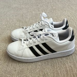 EUC Adidas Sneakers